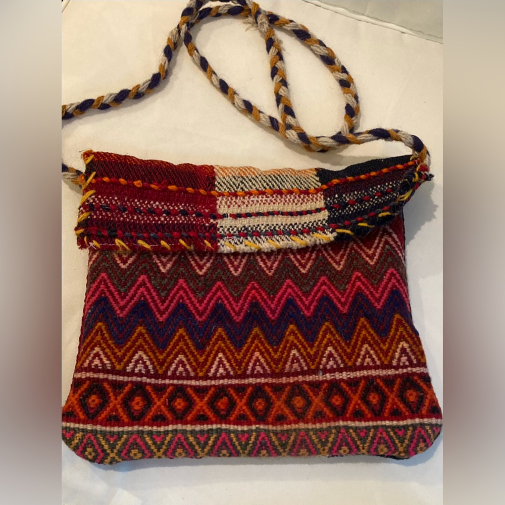 🟣 Crossbody Woven Textile Bag